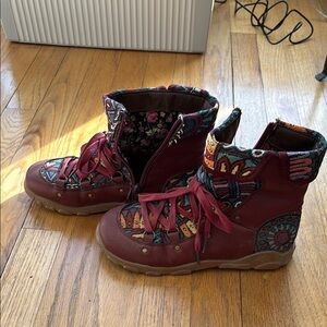 Colorful Patterned High-Top Sneakers/Boots